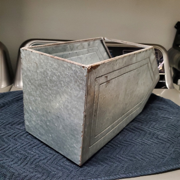 Farmhouse Galvanized Steel vintage Footed metal container L👀K - Picture 6 of 17